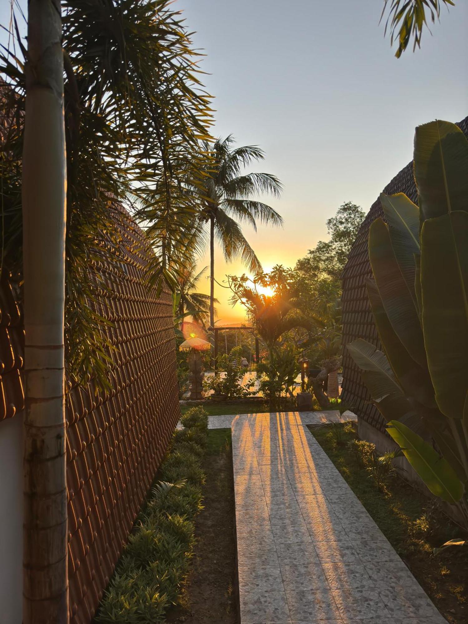 Meket Bungalows Toyapakeh Ngoại thất bức ảnh